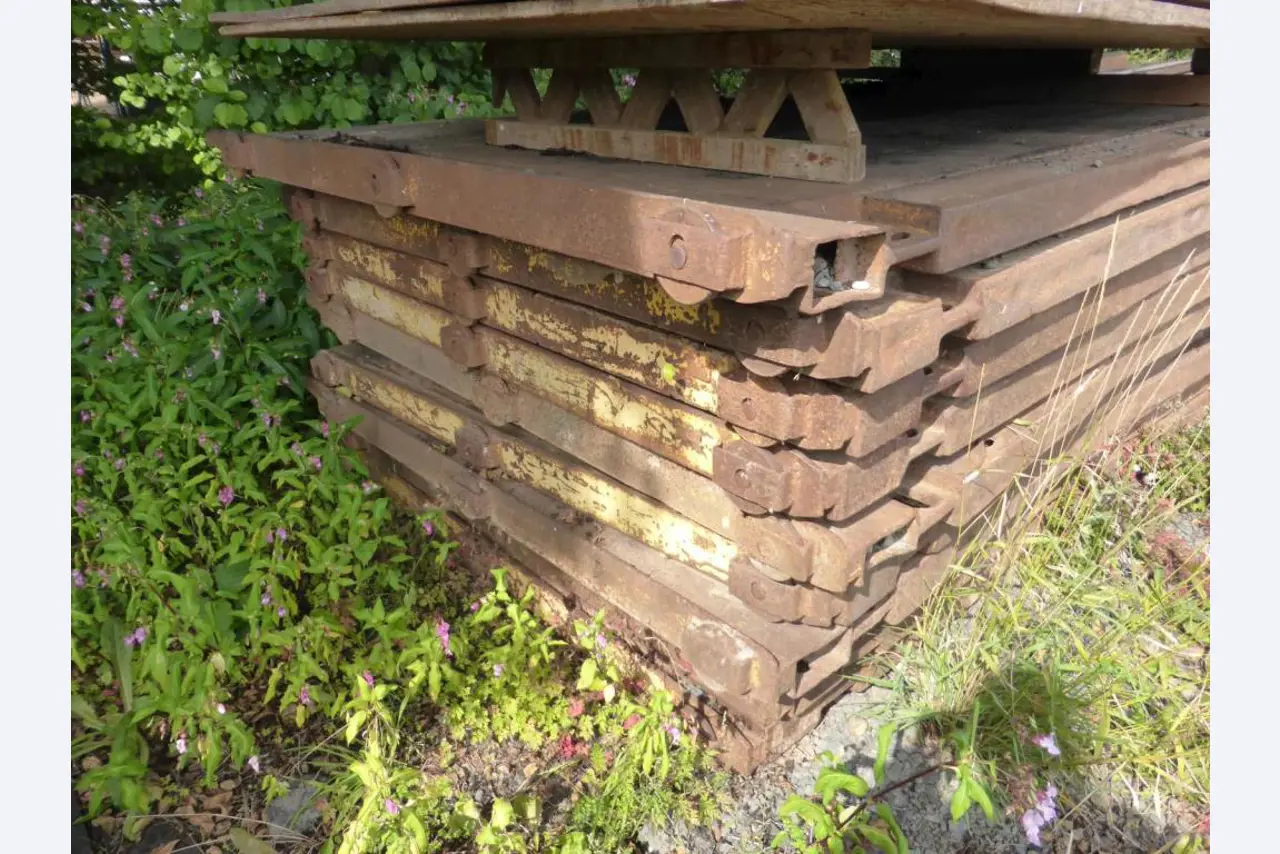 Machines de chantier, matériel de construction, véhicules utilitaires et voitures particulières-2