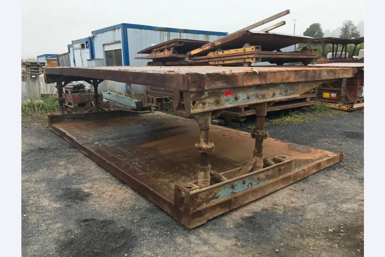 Machines de chantier, matériel de construction, véhicules utilitaires et voitures particulières-6