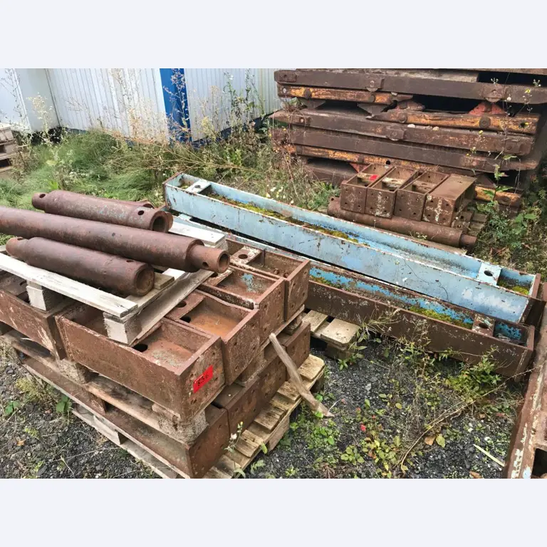 Machines de chantier, matériel de construction, véhicules utilitaires et voitures particulières-7