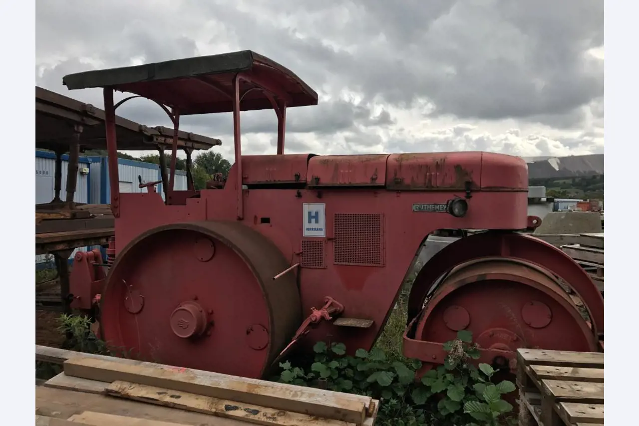 Baumaschinen, Baugeräte, Nutzfahrzeuge und Pkw-1