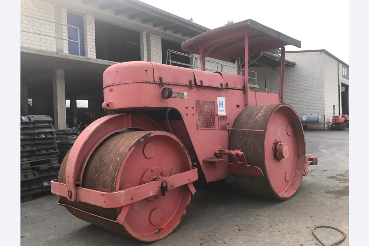 Baumaschinen, Baugeräte, Nutzfahrzeuge und Pkw-2