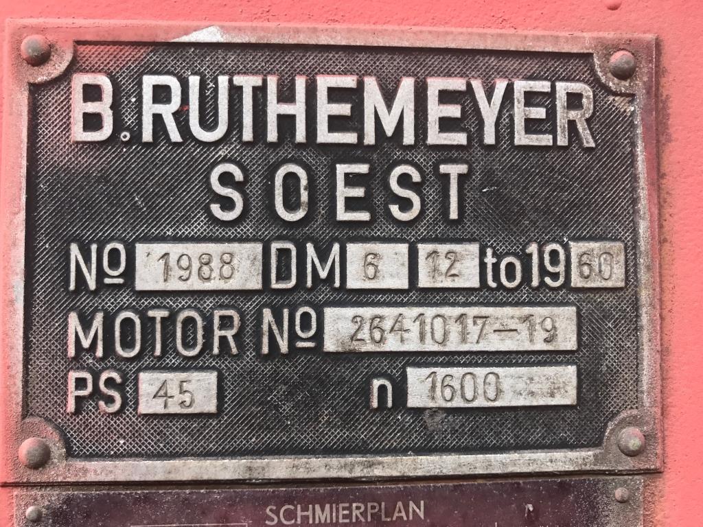 Máquinas de construção, equipamento de construção, veículos comerciais e automóveis-3