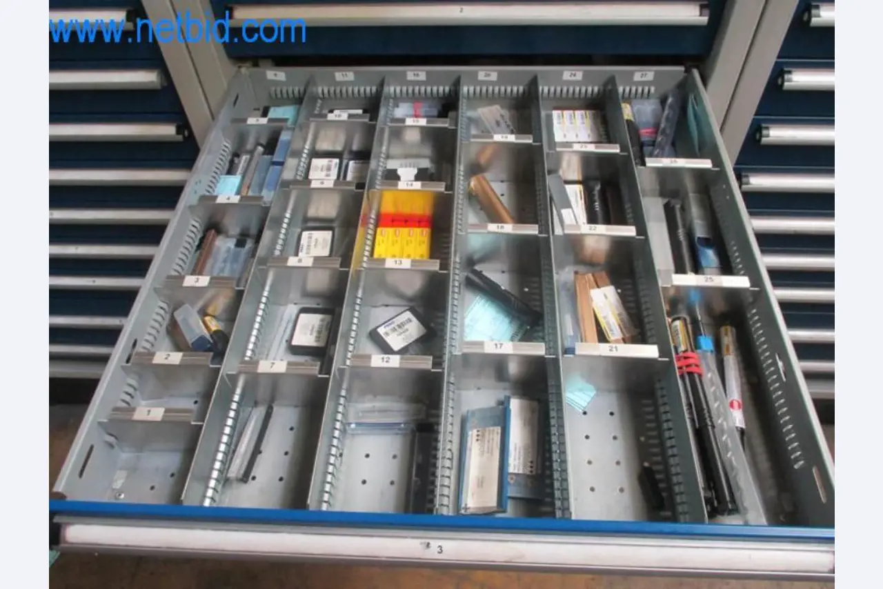 Máquinas para trabalhar metais (construção de máquinas e ferramentas) e equipamento de fábrica-12