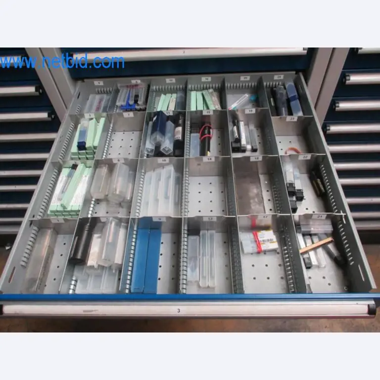 Máquinas para trabalhar metais (construção de máquinas e ferramentas) e equipamento de fábrica-30