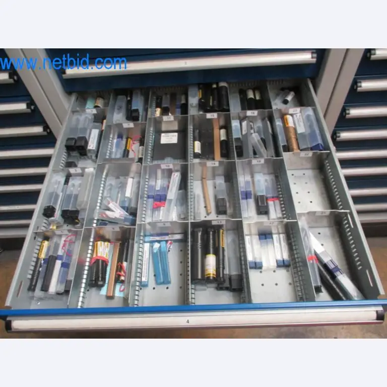 Máquinas para trabalhar metais (construção de máquinas e ferramentas) e equipamento de fábrica-31