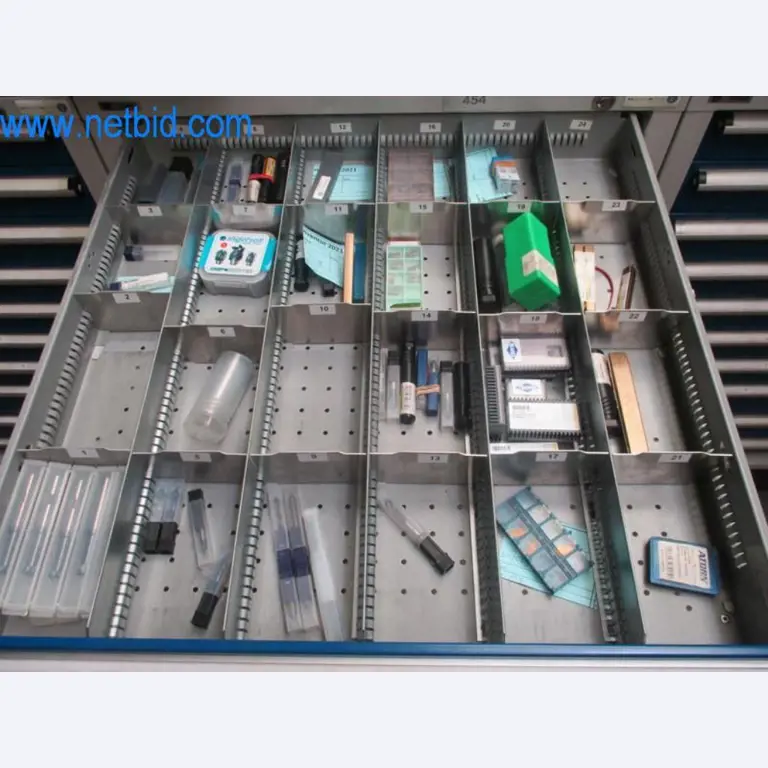 Máquinas para trabalhar metais (construção de máquinas e ferramentas) e equipamento de fábrica-37