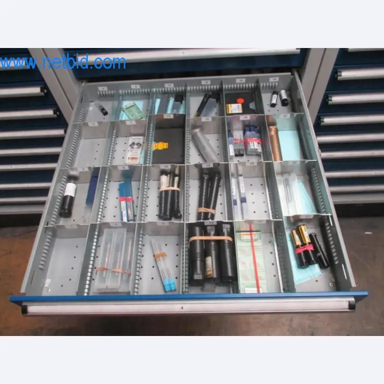 Máquinas para trabalhar metais (construção de máquinas e ferramentas) e equipamento de fábrica-40