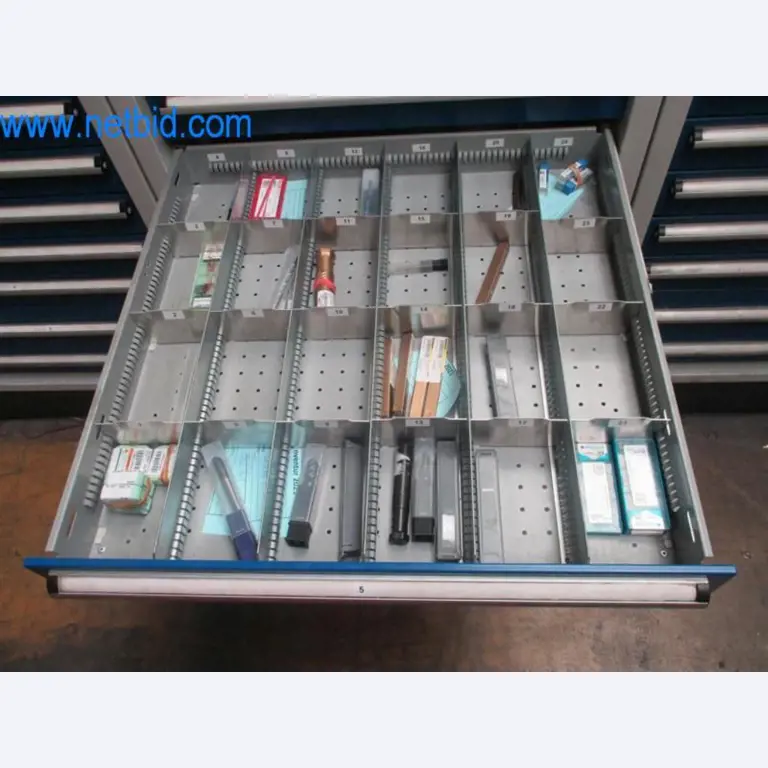 Máquinas para trabalhar metais (construção de máquinas e ferramentas) e equipamento de fábrica-41