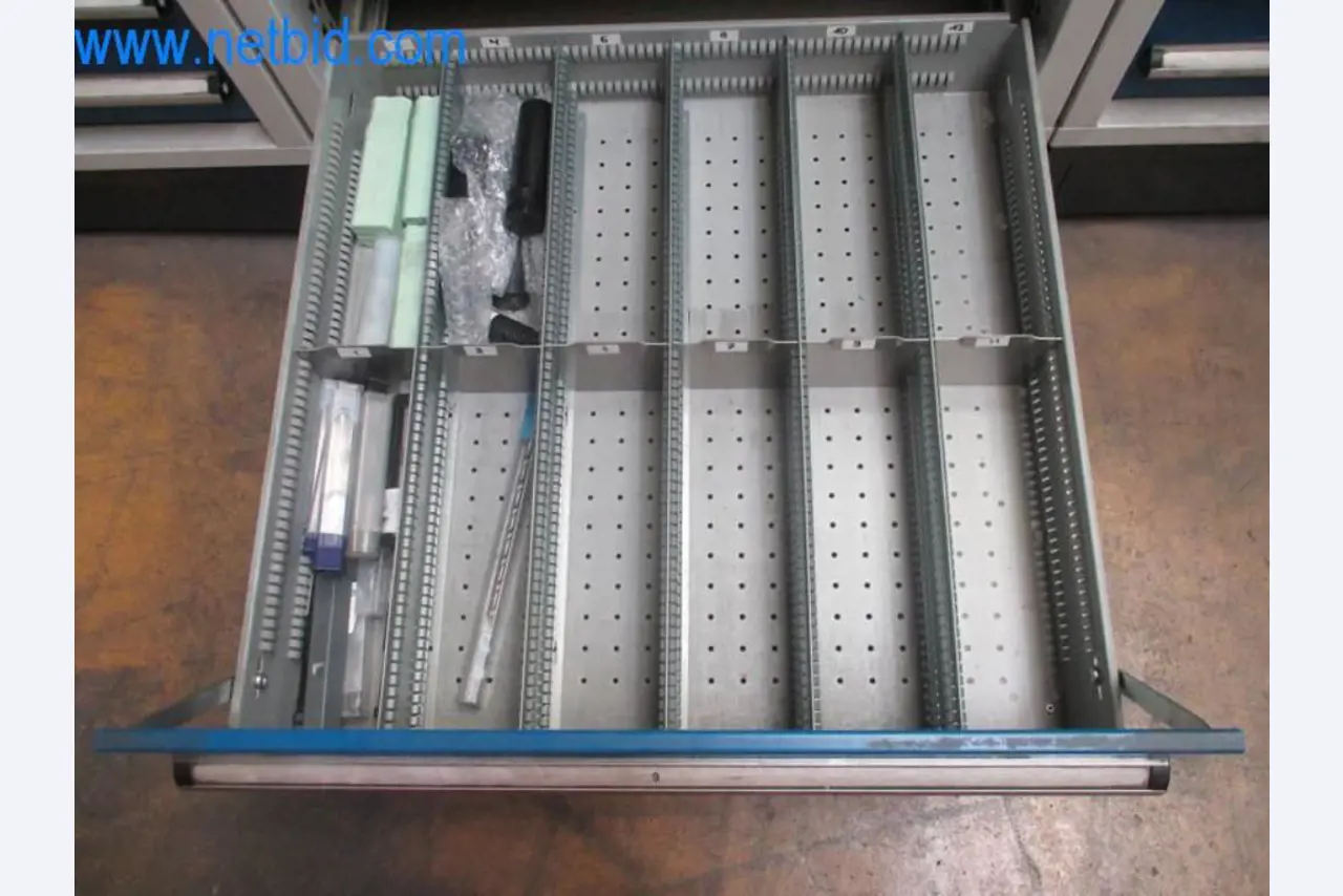 Máquinas para trabalhar metais (construção de máquinas e ferramentas) e equipamento de fábrica-45