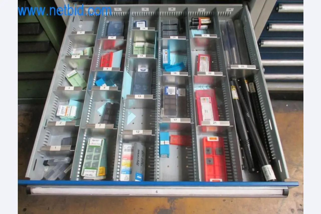 Máquinas para trabalhar metais (construção de máquinas e ferramentas) e equipamento de fábrica-6