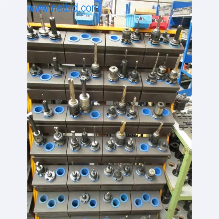 Máquinas para trabalhar metais (construção de máquinas e ferramentas) e equipamento de fábrica-1