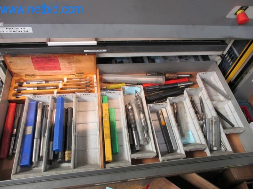 Kovozpracující stroje (výroba strojů a nástrojů) a tovární zařízení-12