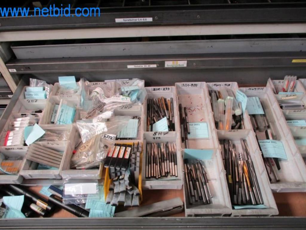 Kovozpracující stroje (výroba strojů a nástrojů) a tovární zařízení-14