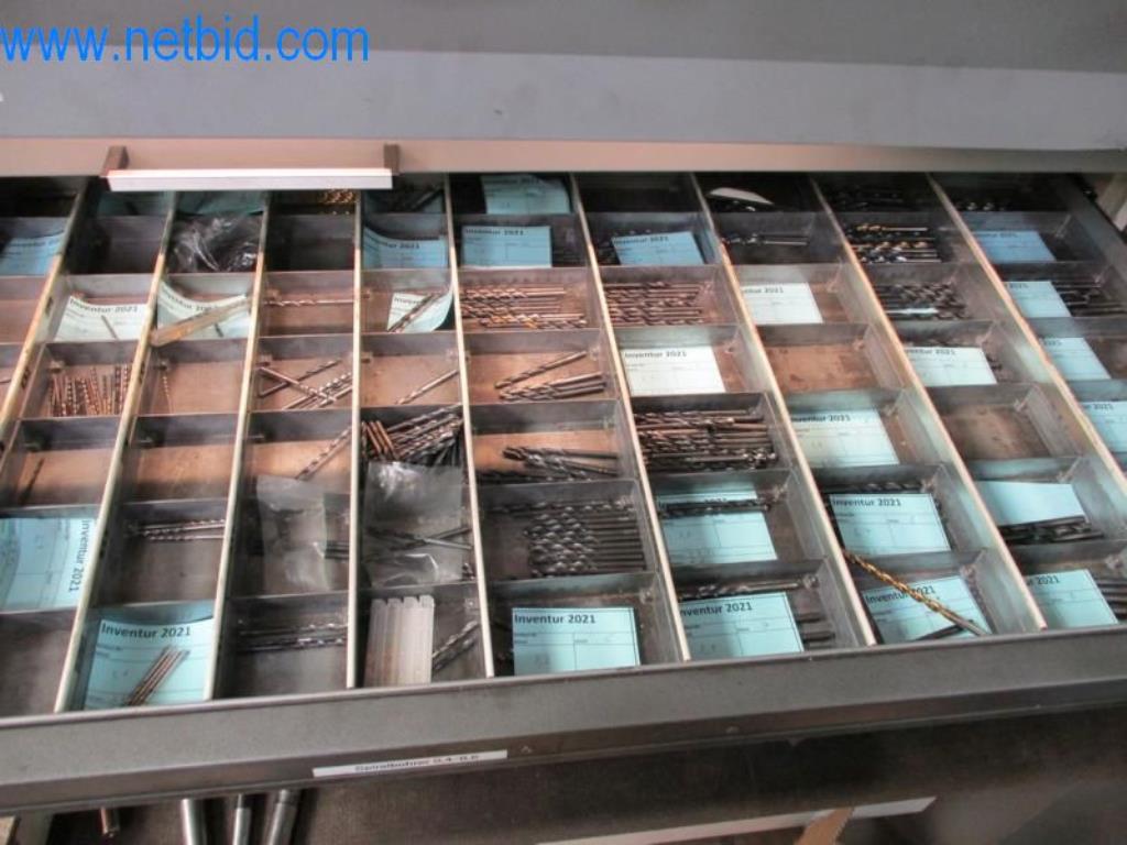 Kovozpracující stroje (výroba strojů a nástrojů) a tovární zařízení-15