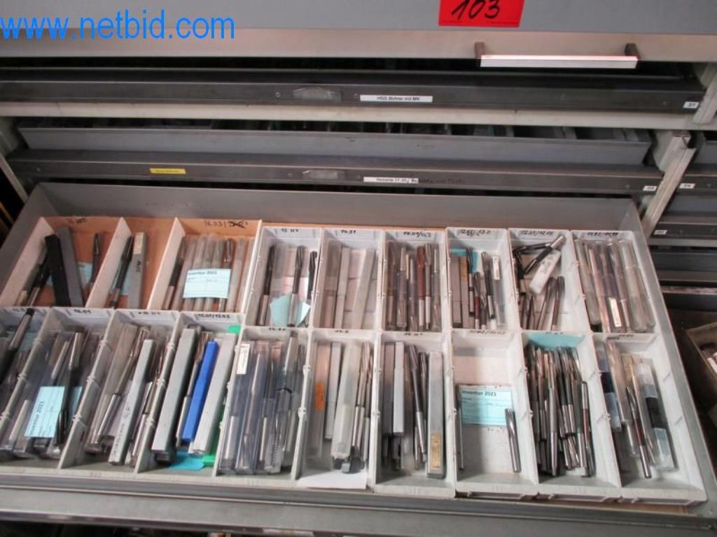 Kovozpracující stroje (výroba strojů a nástrojů) a tovární zařízení-16