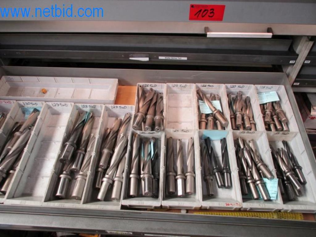 Kovozpracující stroje (výroba strojů a nástrojů) a tovární zařízení-18