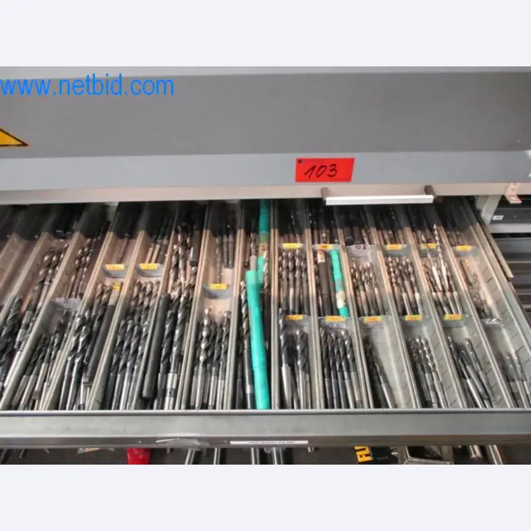 Máquinas para trabalhar metais (construção de máquinas e ferramentas) e equipamento de fábrica-19