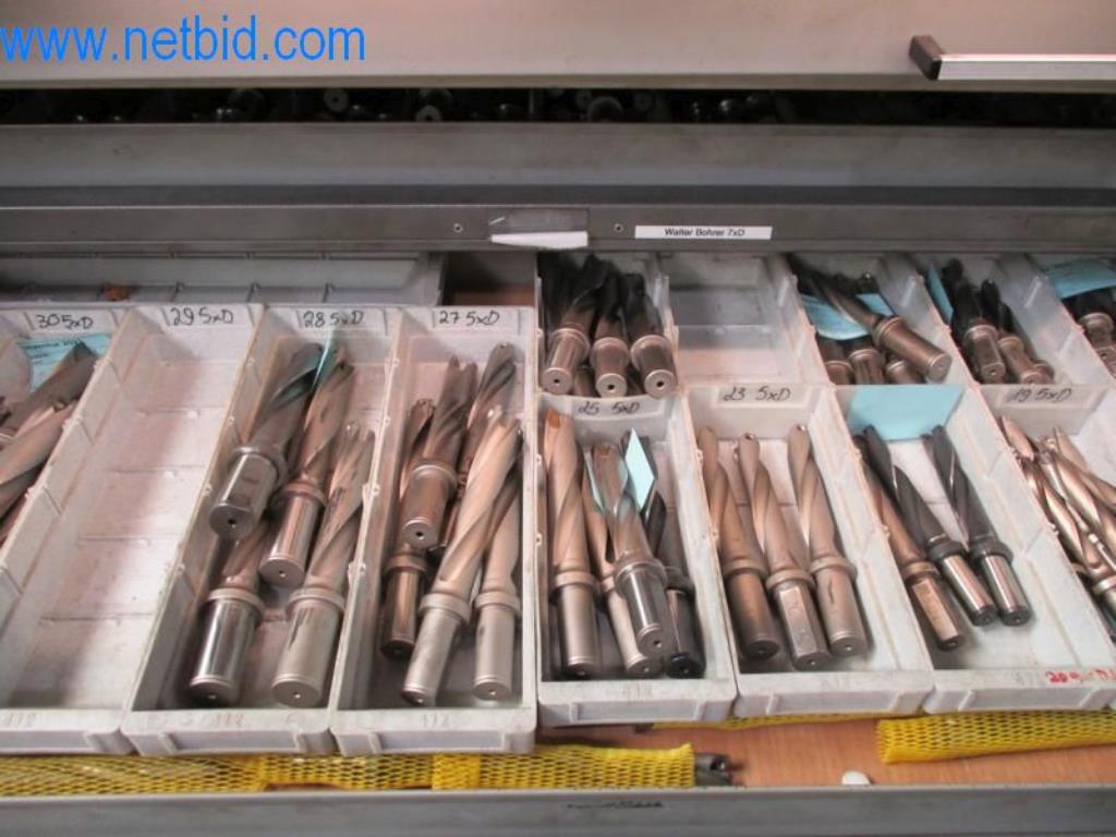 Kovozpracující stroje (výroba strojů a nástrojů) a tovární zařízení-20