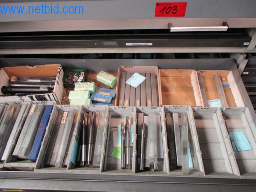 Kovozpracující stroje (výroba strojů a nástrojů) a tovární zařízení-21