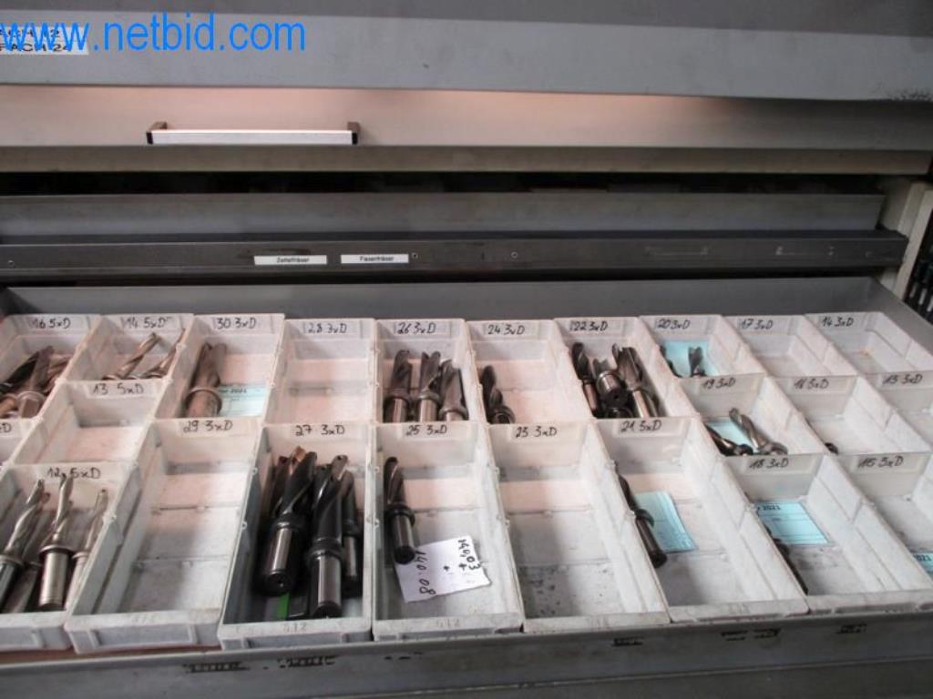 Kovozpracující stroje (výroba strojů a nástrojů) a tovární zařízení-22