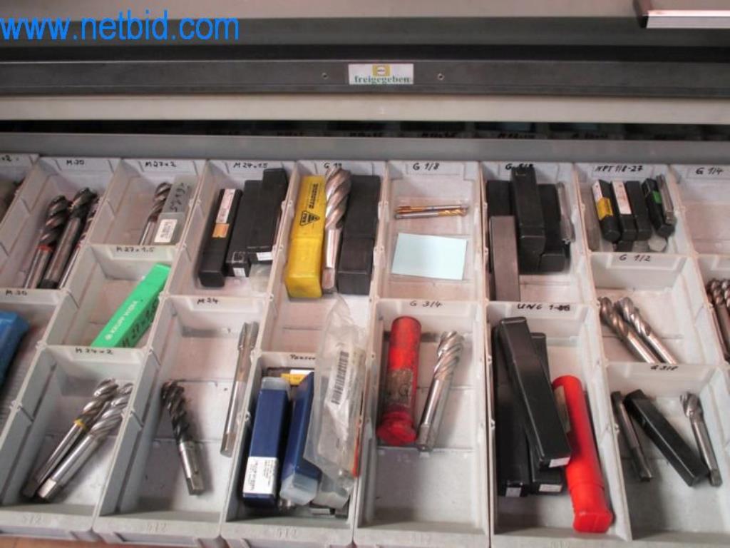 Kovozpracující stroje (výroba strojů a nástrojů) a tovární zařízení-24