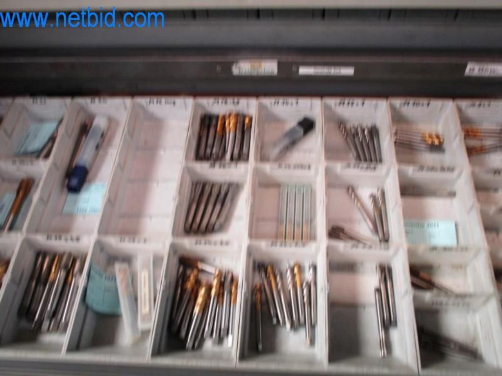 Kovozpracující stroje (výroba strojů a nástrojů) a tovární zařízení-25