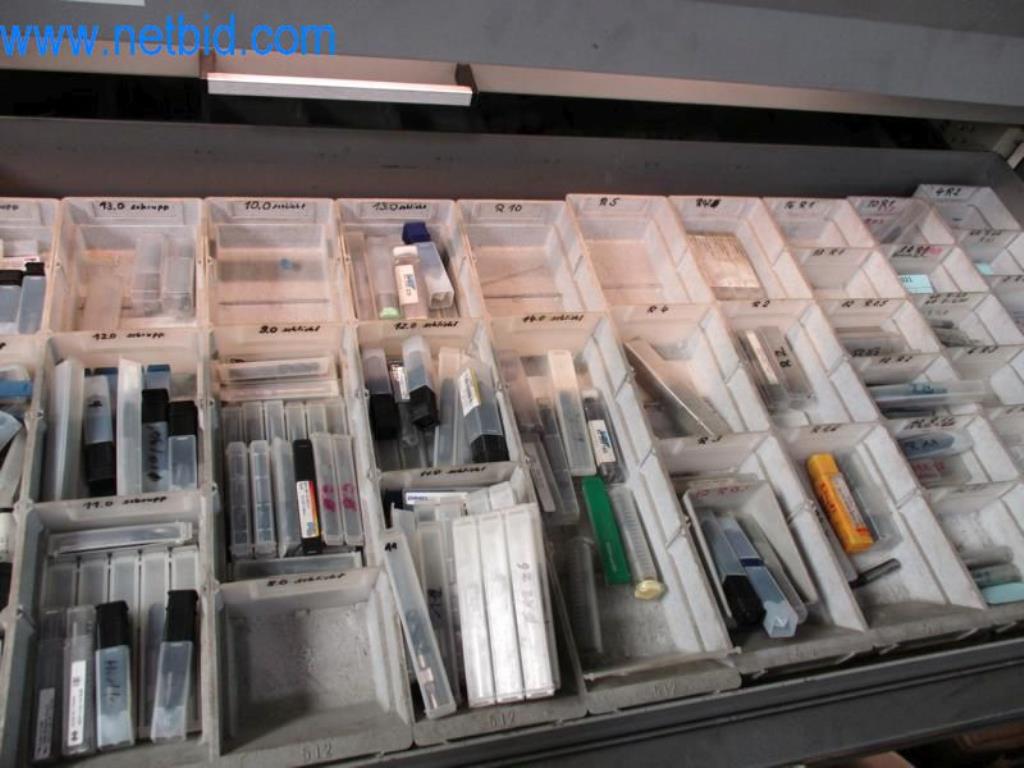 Kovozpracující stroje (výroba strojů a nástrojů) a tovární zařízení-26