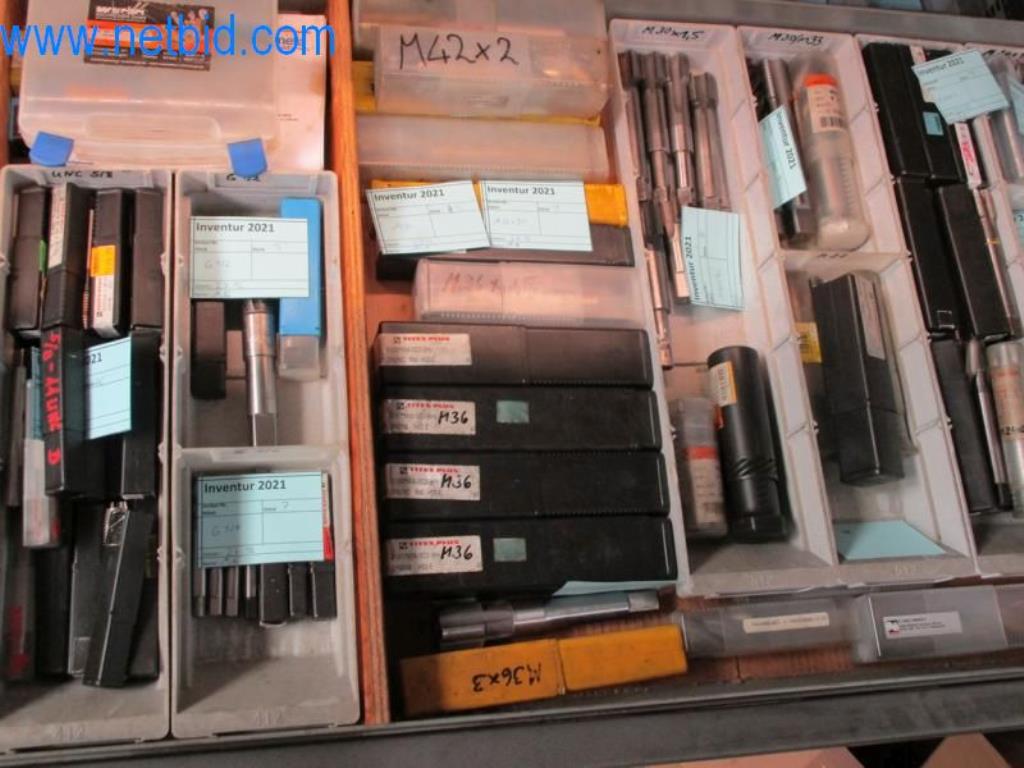 Kovozpracující stroje (výroba strojů a nástrojů) a tovární zařízení-27