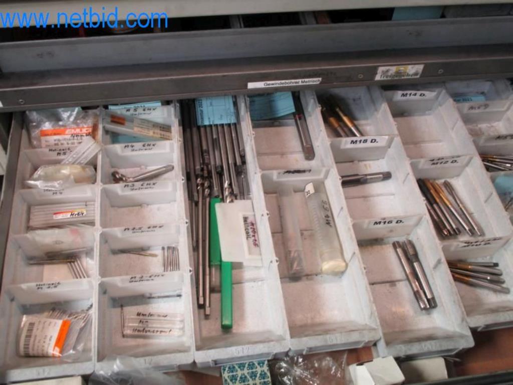 Kovozpracující stroje (výroba strojů a nástrojů) a tovární zařízení-28