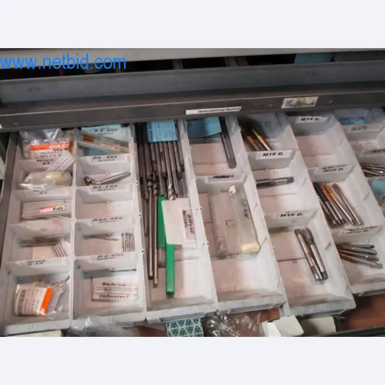 Máquinas para trabalhar metais (construção de máquinas e ferramentas) e equipamento de fábrica-28