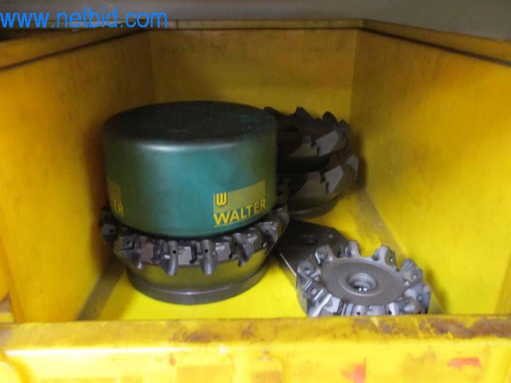 Kovozpracující stroje (výroba strojů a nástrojů) a tovární zařízení-30