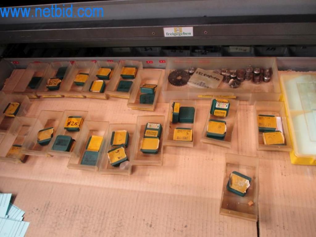 Kovozpracující stroje (výroba strojů a nástrojů) a tovární zařízení-3