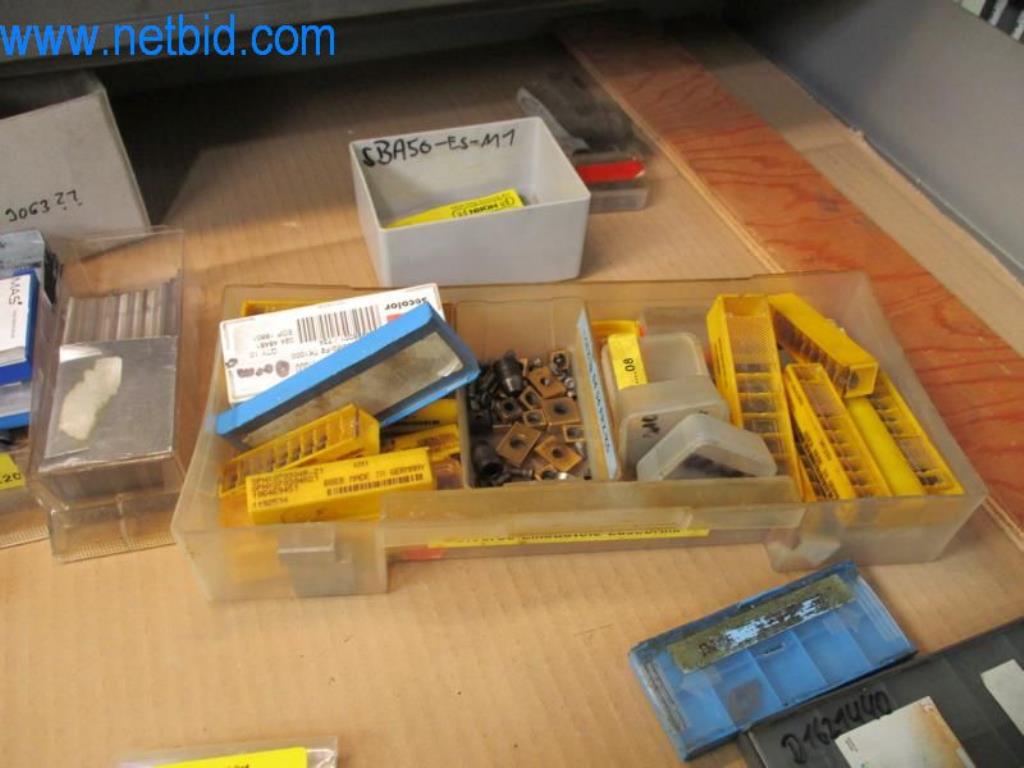 Kovozpracující stroje (výroba strojů a nástrojů) a tovární zařízení-33