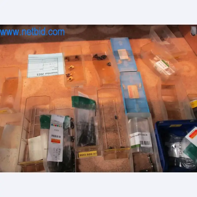 Máquinas para trabalhar metais (construção de máquinas e ferramentas) e equipamento de fábrica-34
