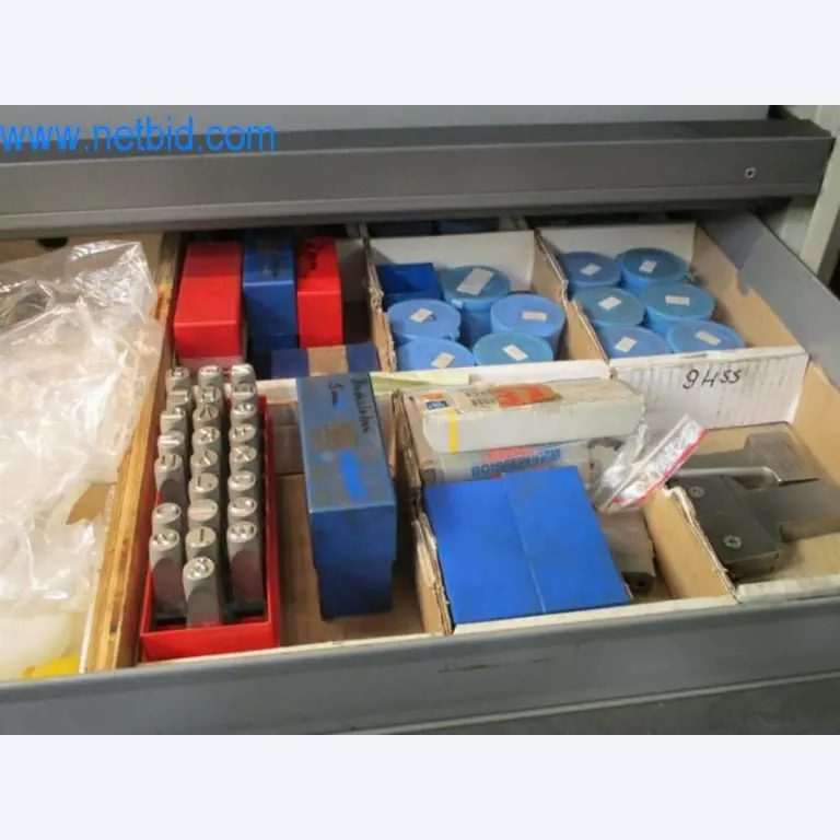 Máquinas para trabalhar metais (construção de máquinas e ferramentas) e equipamento de fábrica-39
