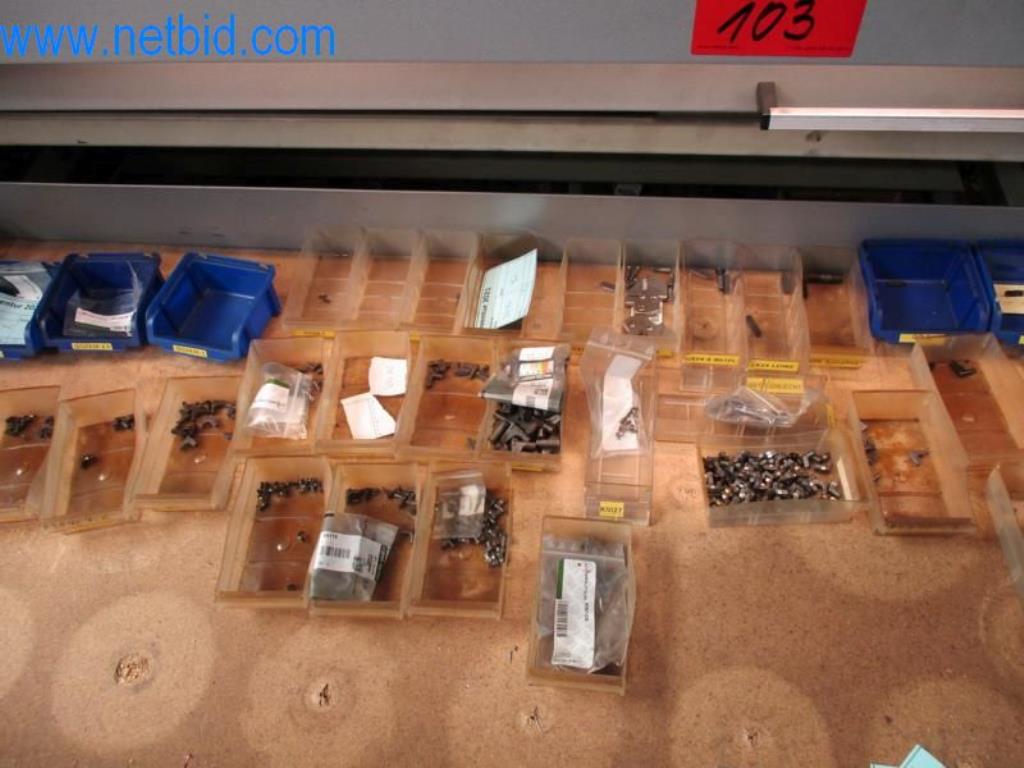 Kovozpracující stroje (výroba strojů a nástrojů) a tovární zařízení-4