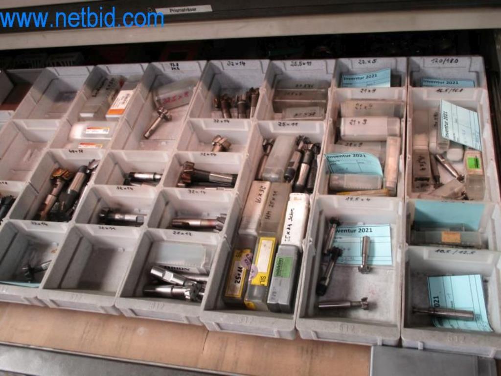 Kovozpracující stroje (výroba strojů a nástrojů) a tovární zařízení-42