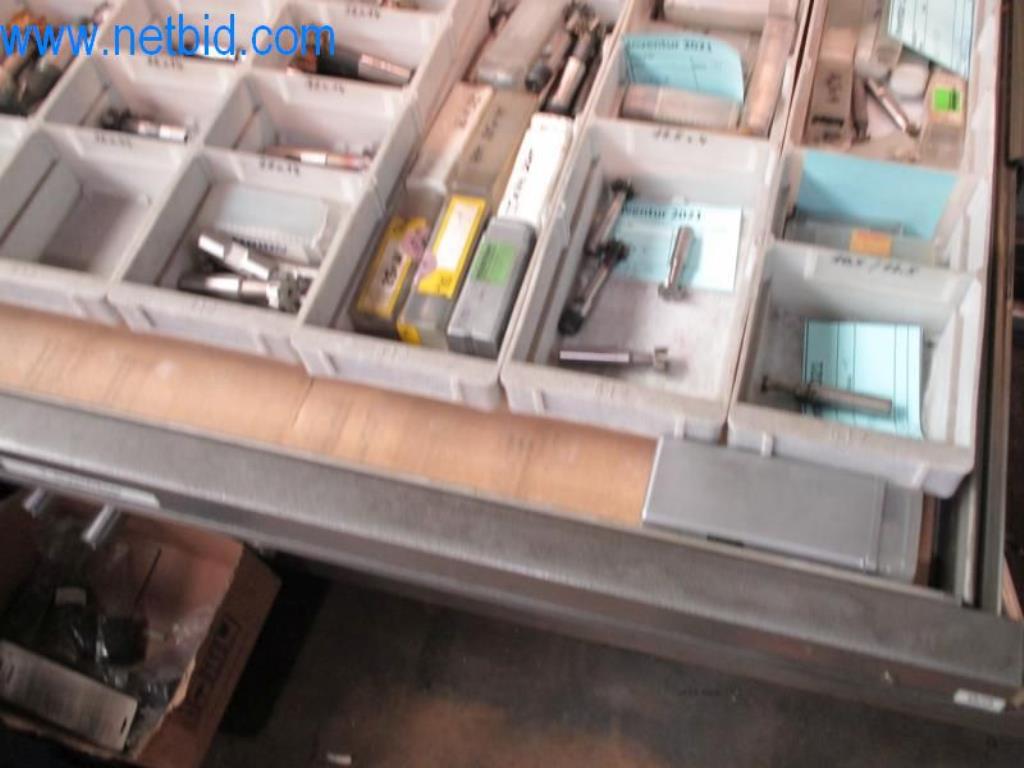 Kovozpracující stroje (výroba strojů a nástrojů) a tovární zařízení-44