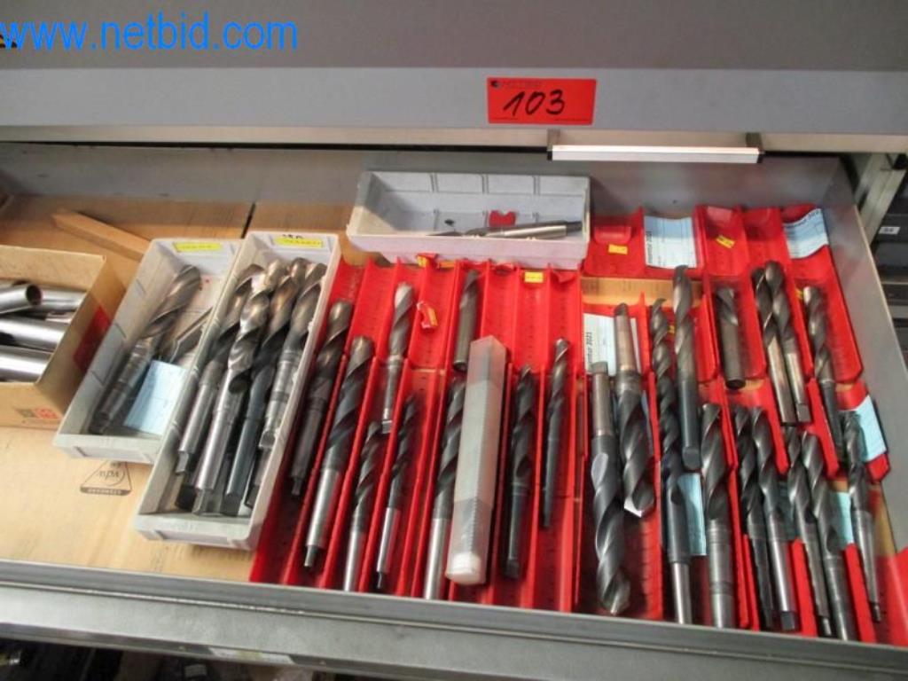 Kovozpracující stroje (výroba strojů a nástrojů) a tovární zařízení-47