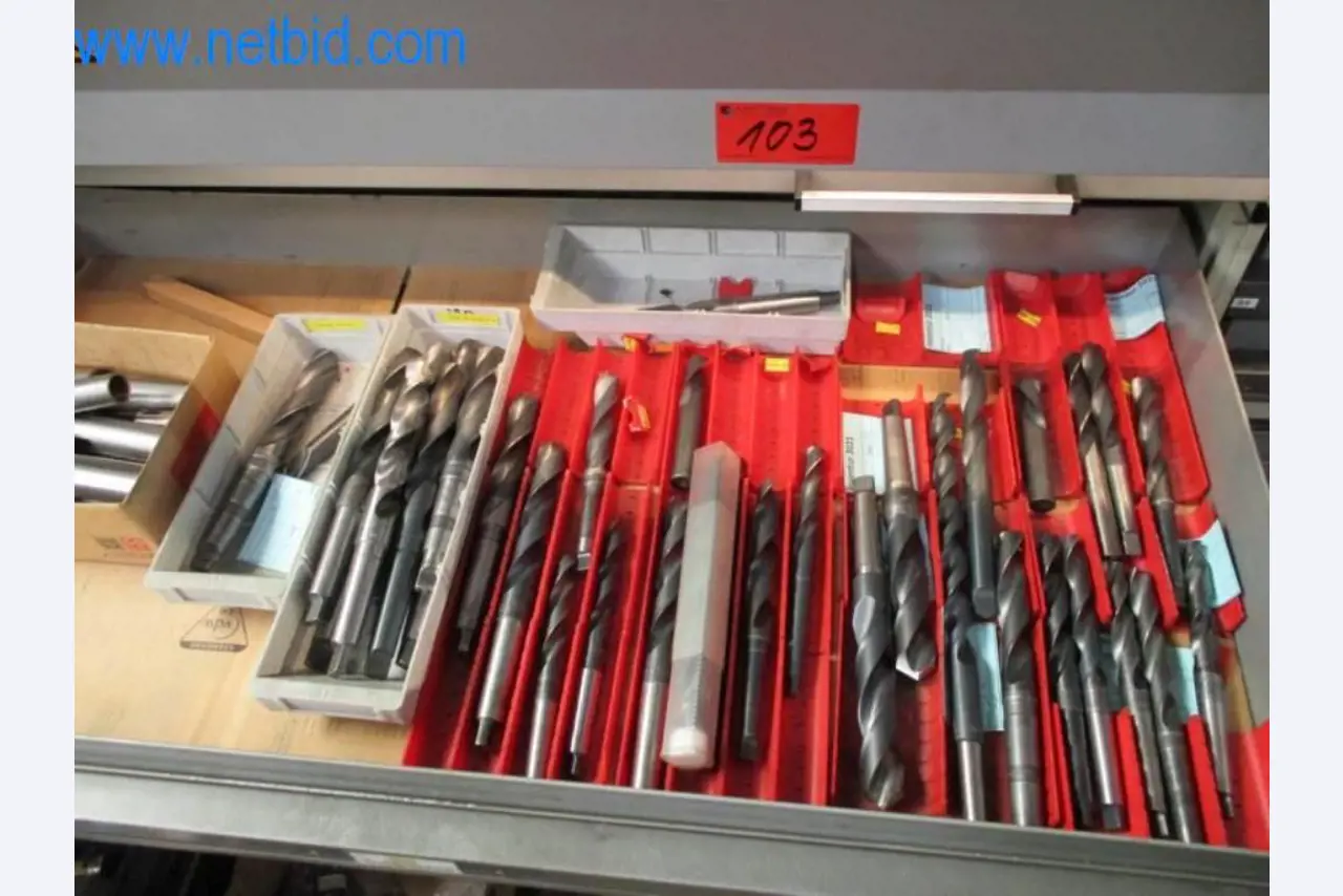 Máquinas para trabalhar metais (construção de máquinas e ferramentas) e equipamento de fábrica-47