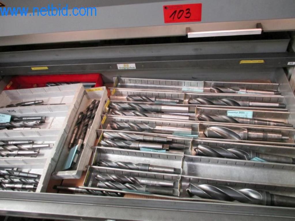 Kovozpracující stroje (výroba strojů a nástrojů) a tovární zařízení-48