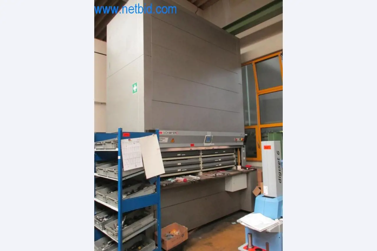 Máquinas para trabalhar metais (construção de máquinas e ferramentas) e equipamento de fábrica-1