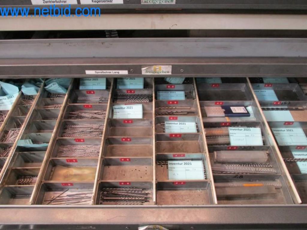 Kovozpracující stroje (výroba strojů a nástrojů) a tovární zařízení-6