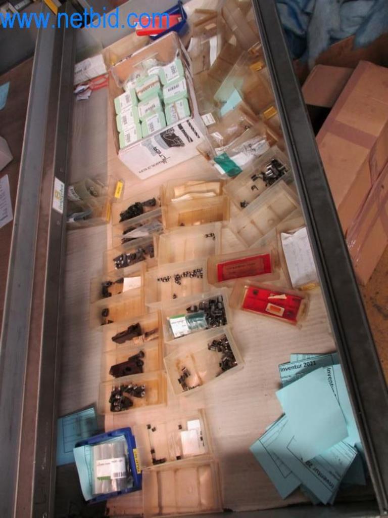 Kovozpracující stroje (výroba strojů a nástrojů) a tovární zařízení-7