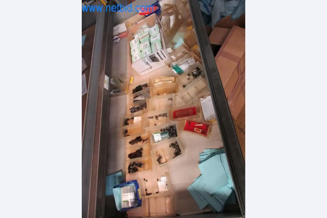 Máquinas para trabalhar metais (construção de máquinas e ferramentas) e equipamento de fábrica-7