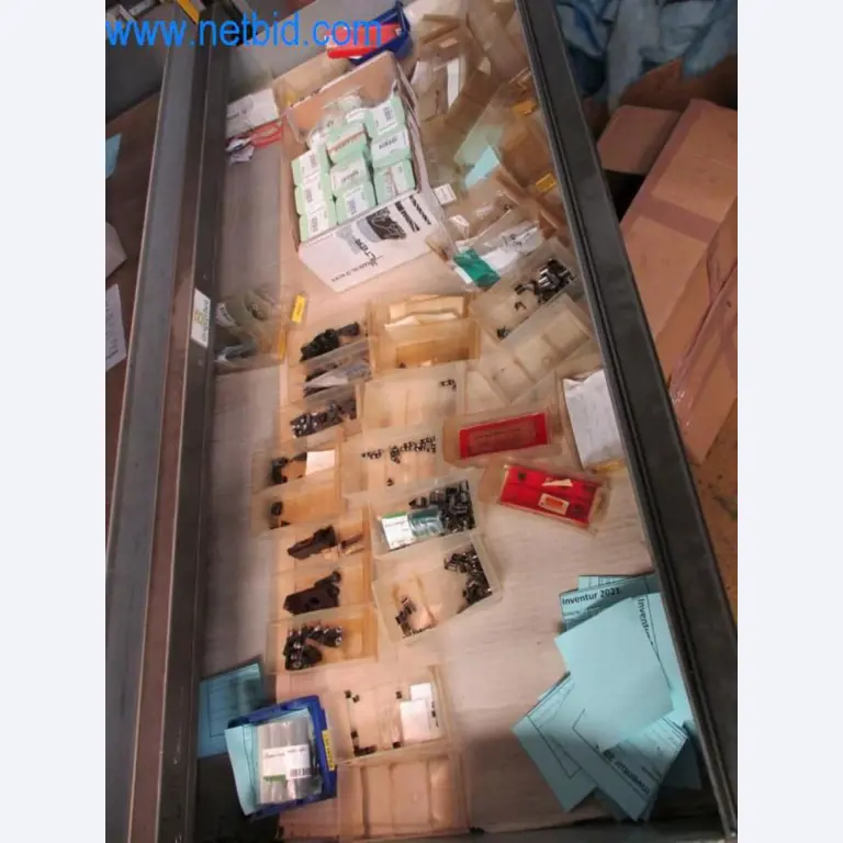 Máquinas para trabalhar metais (construção de máquinas e ferramentas) e equipamento de fábrica-7