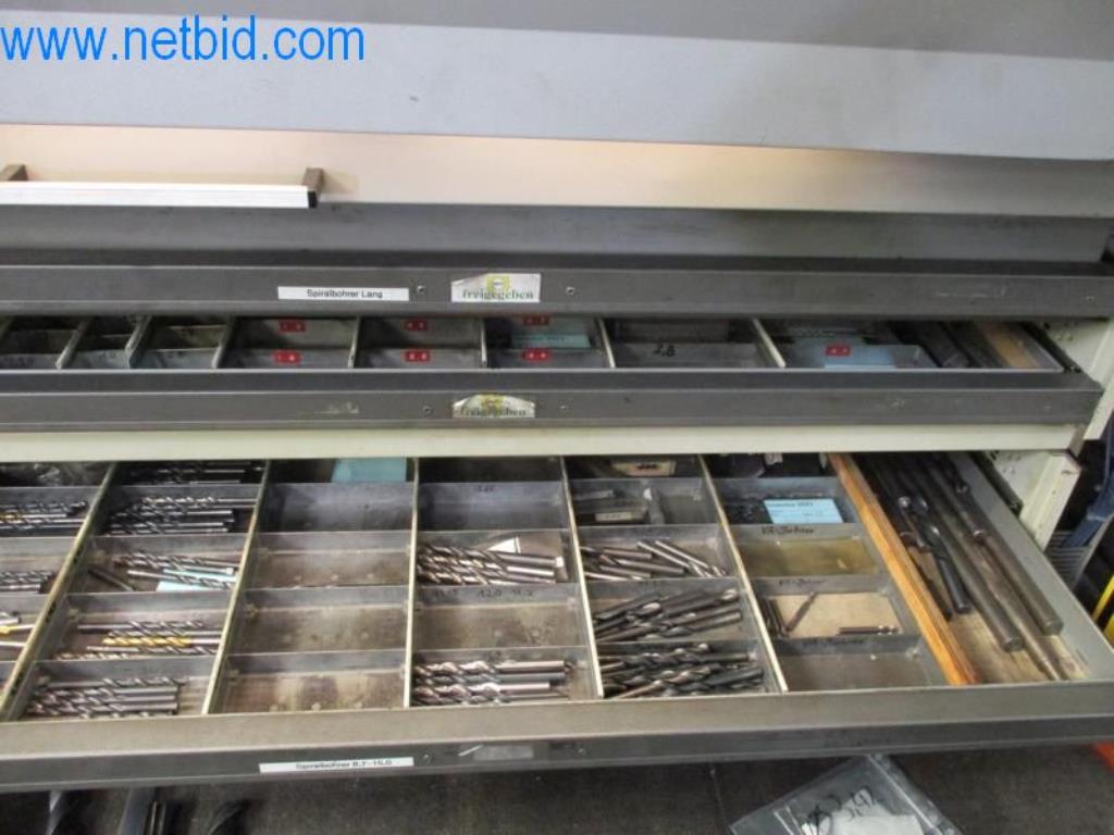 Kovozpracující stroje (výroba strojů a nástrojů) a tovární zařízení-9