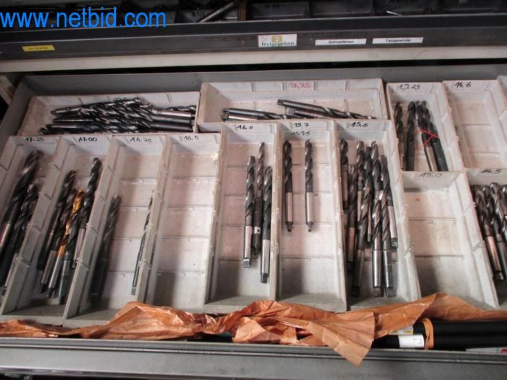 Kovozpracující stroje (výroba strojů a nástrojů) a tovární zařízení-10