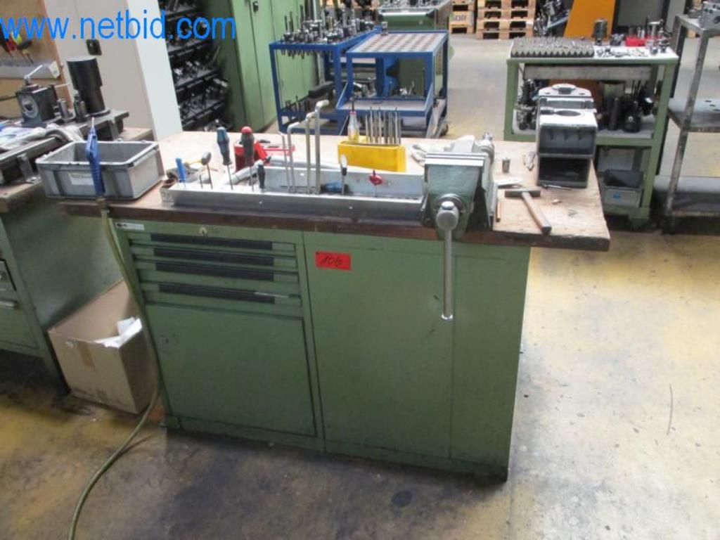 Kovozpracující stroje (výroba strojů a nástrojů) a tovární zařízení-12