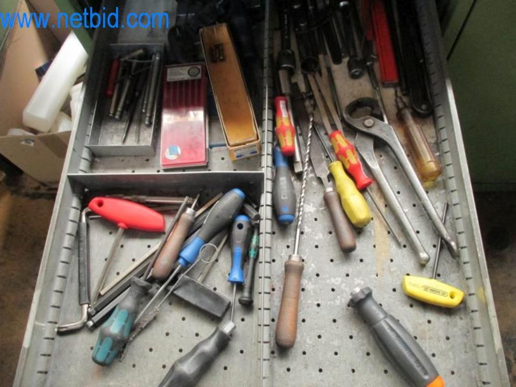 Kovozpracující stroje (výroba strojů a nástrojů) a tovární zařízení-8